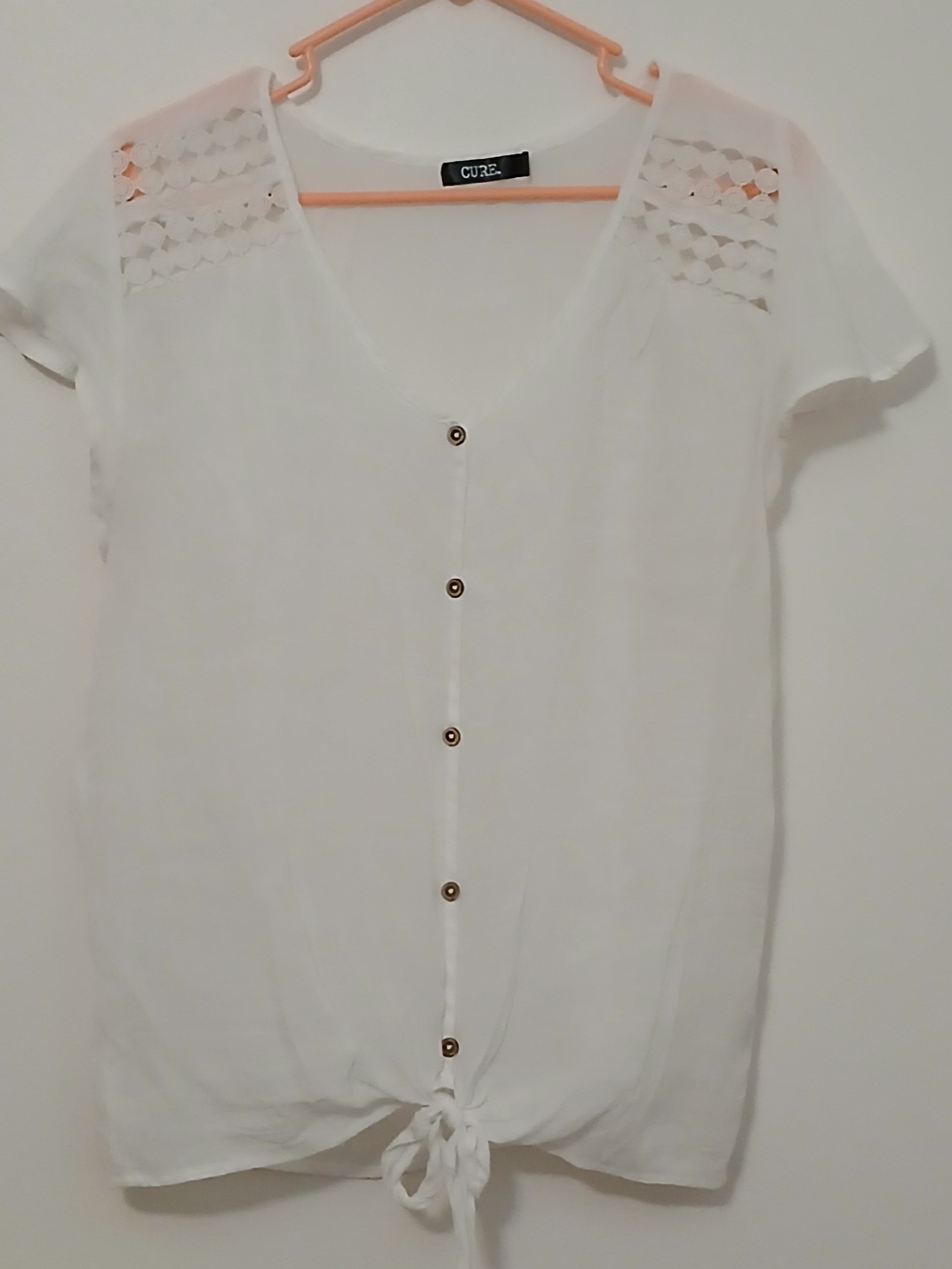 Women’s White Button-Front Tie-Hem Blouse by Cut25